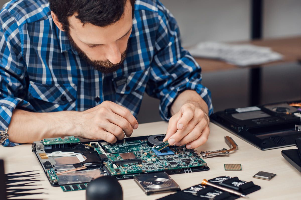 Manutenção de computador: como o outsourcing simplifica essa atividade nas empresas?